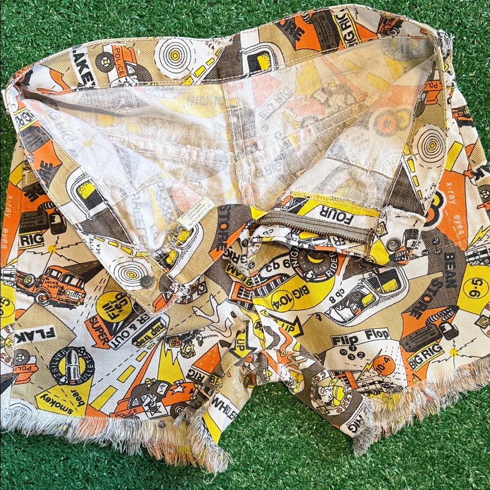 Rad & Rare 70s Vintage Big Rig CB Radio Slang Graphic Print Frayed Jean Shorts - Picture 9 of 14